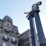 Edificio El Moderno, 1.902 *